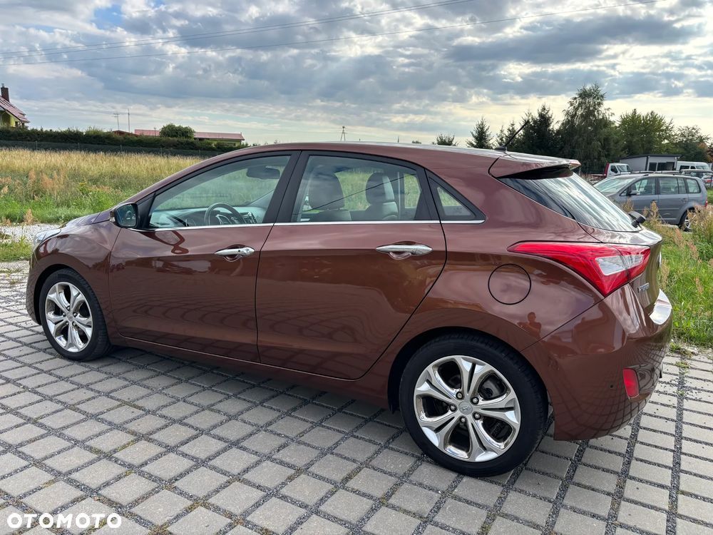 Hyundai i30 blue 1.6 CRDi Trend - 14