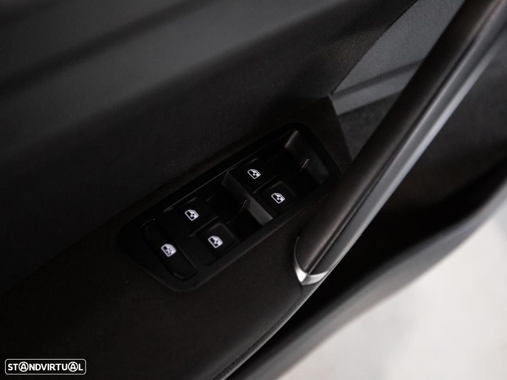 VW Golf Variant 1.6 TDi Confortline - 27