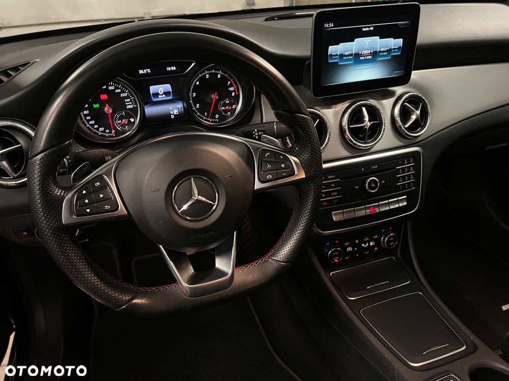 Mercedes-Benz CLA 200 7G-DCT AMG Line - 29