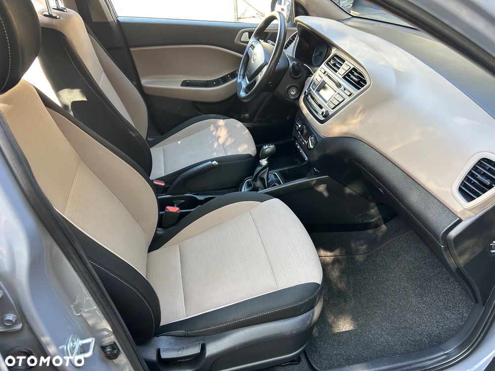 Hyundai i20 1.2 Trend - 21