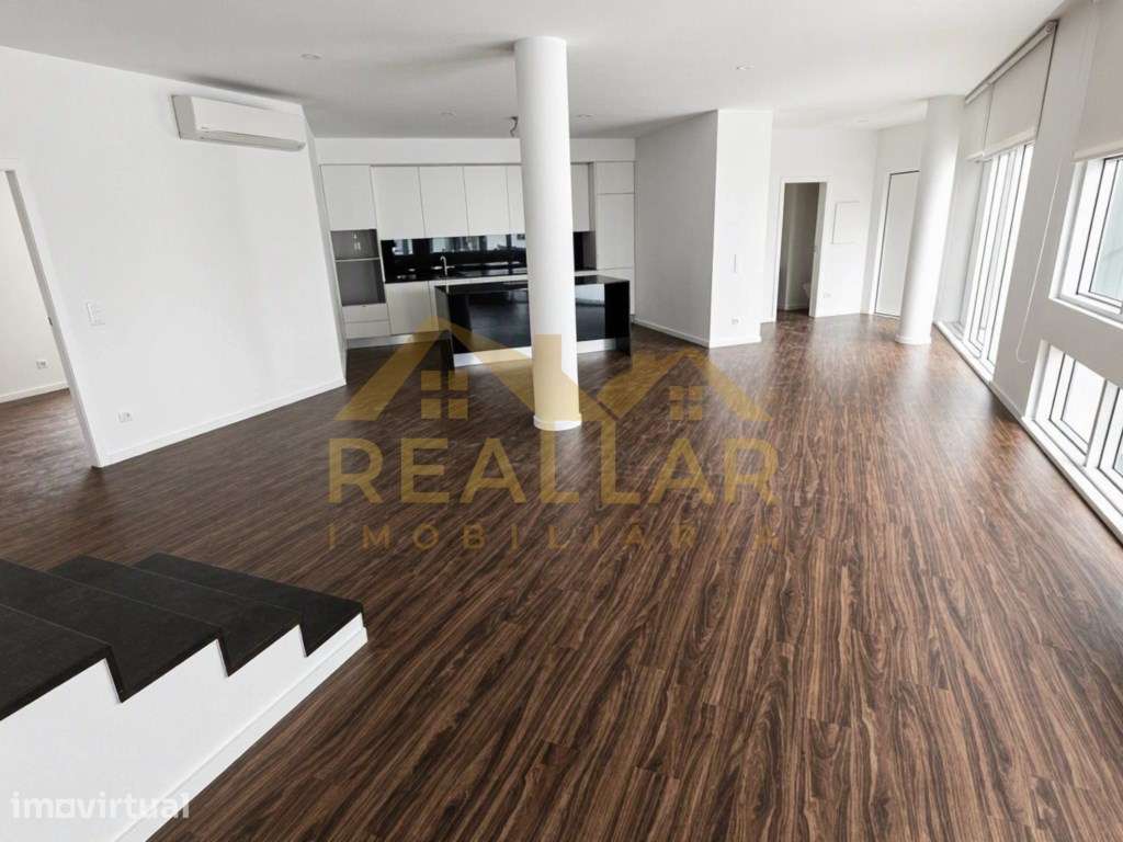Apartamento T3 Renovado em Lordelo do Ouro - Porto - Grande imagem: 2/25