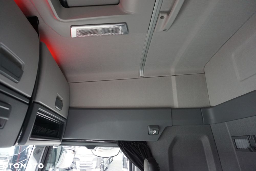 Renault / T 460 / EURO 6 / ACC / RETARDER / SLEEPER CAB - 32