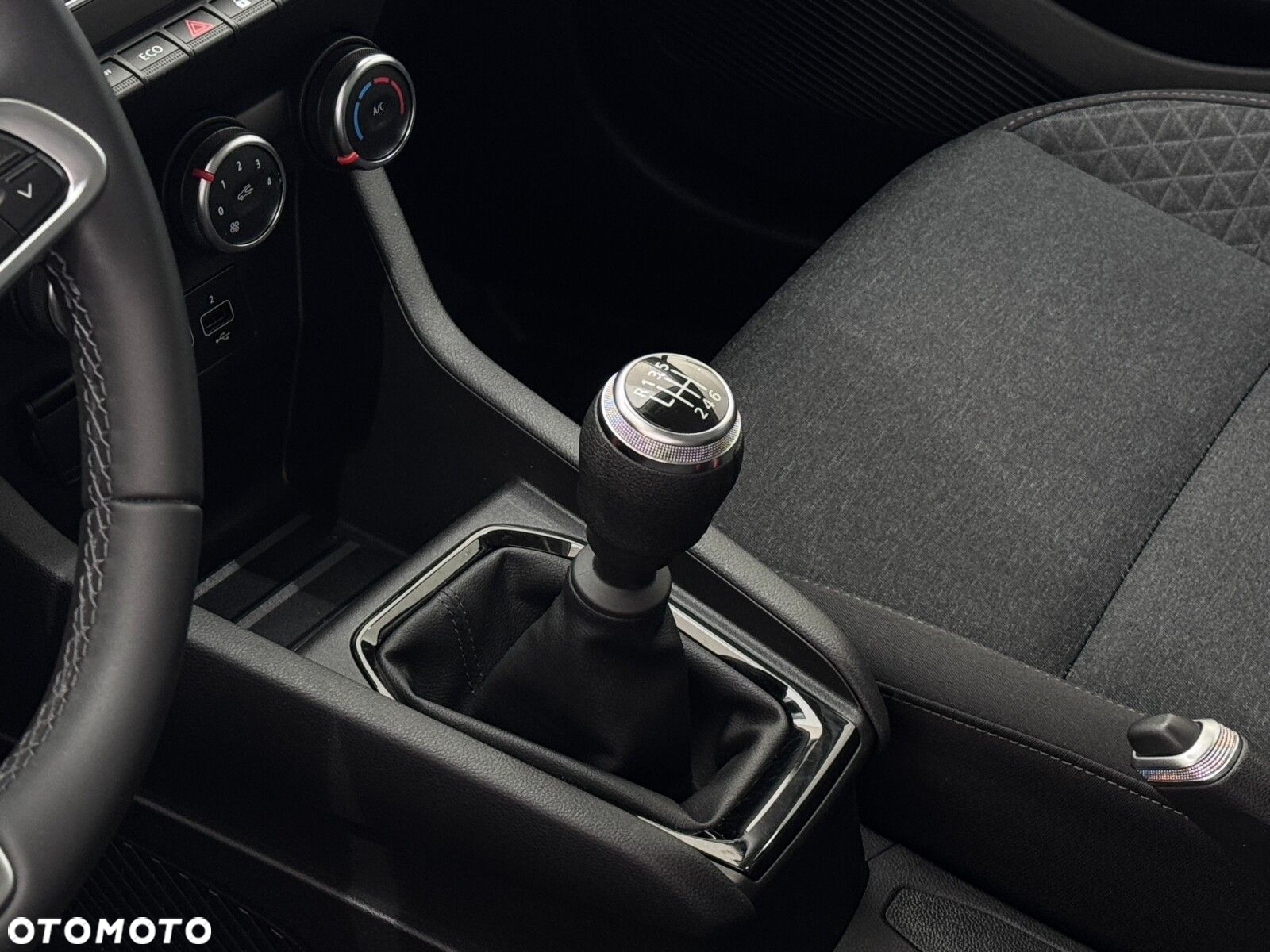 Renault Clio 1.0 TCe Equilibre - 9