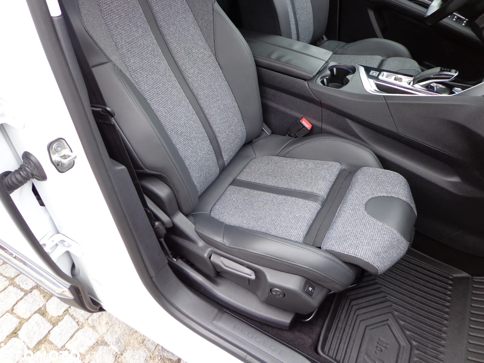 Peugeot 5008 1.6 BlueHDI Allure S&S EAT6 - 8