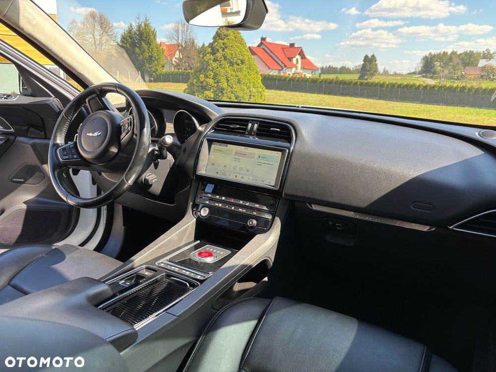 Jaguar F-Pace 25t AWD Prestige - 12