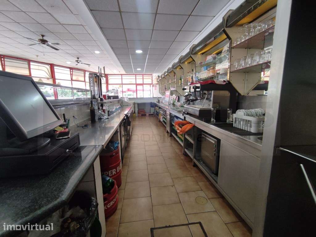 Café/ Snack Bar em zona central de Esgueira para trespasse - Grande imagem: 4/21