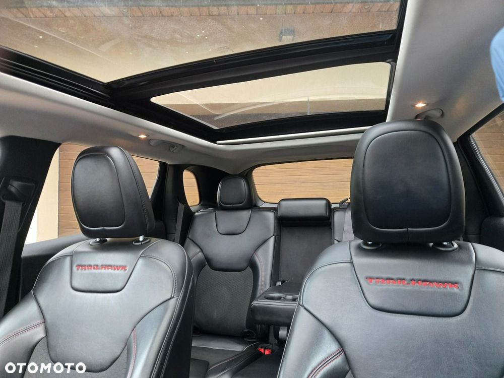 Jeep Cherokee - 24