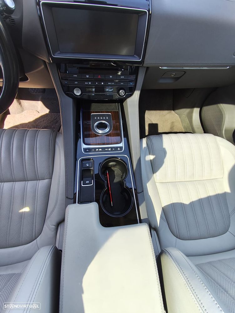 Jaguar F-Pace 2.0 i4D Prestige AWD Aut. - 24