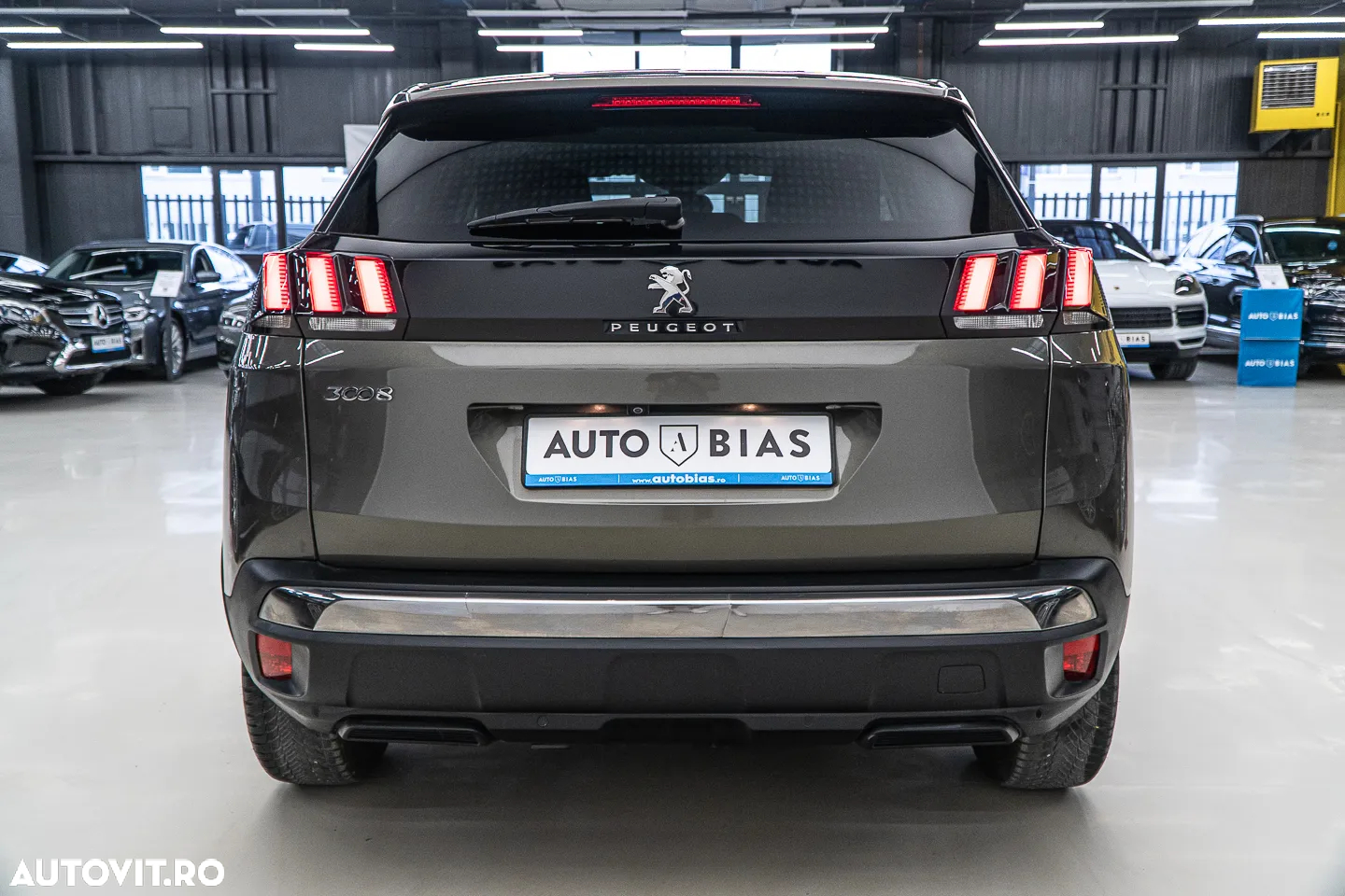 Peugeot 3008 1.2 PureTech Turbo S&S EAT8 Allure - 25