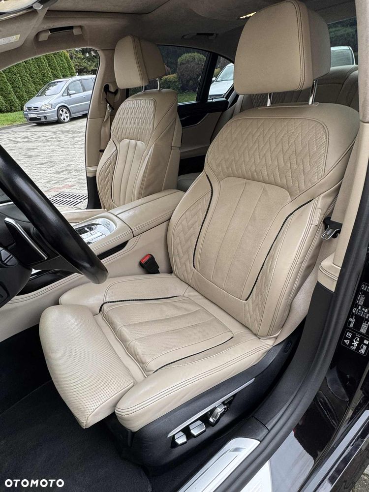 BMW Seria 7 750i xDrive - 13