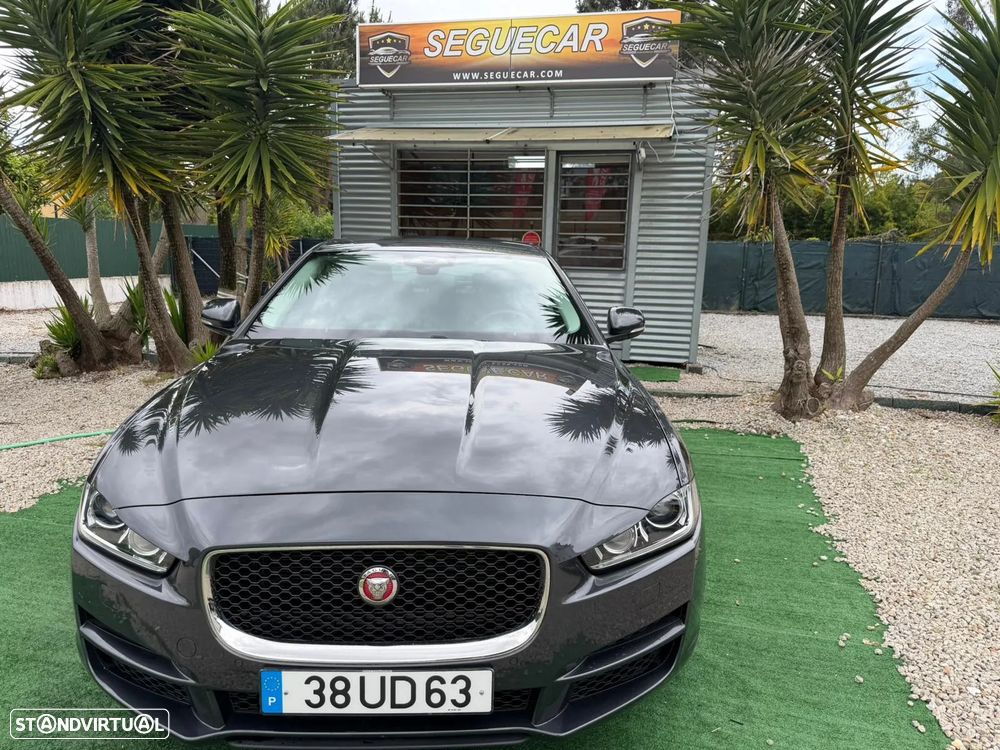 Jaguar XE 2.0 D Prestige - 2