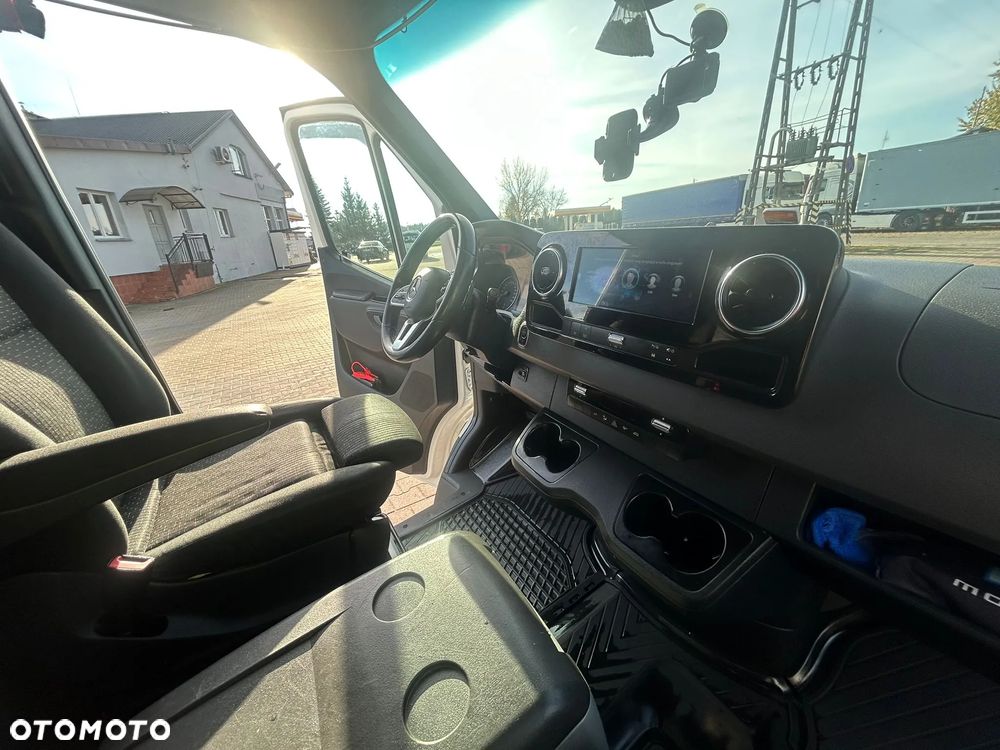 Mercedes-Benz Sprinter 319 - 13