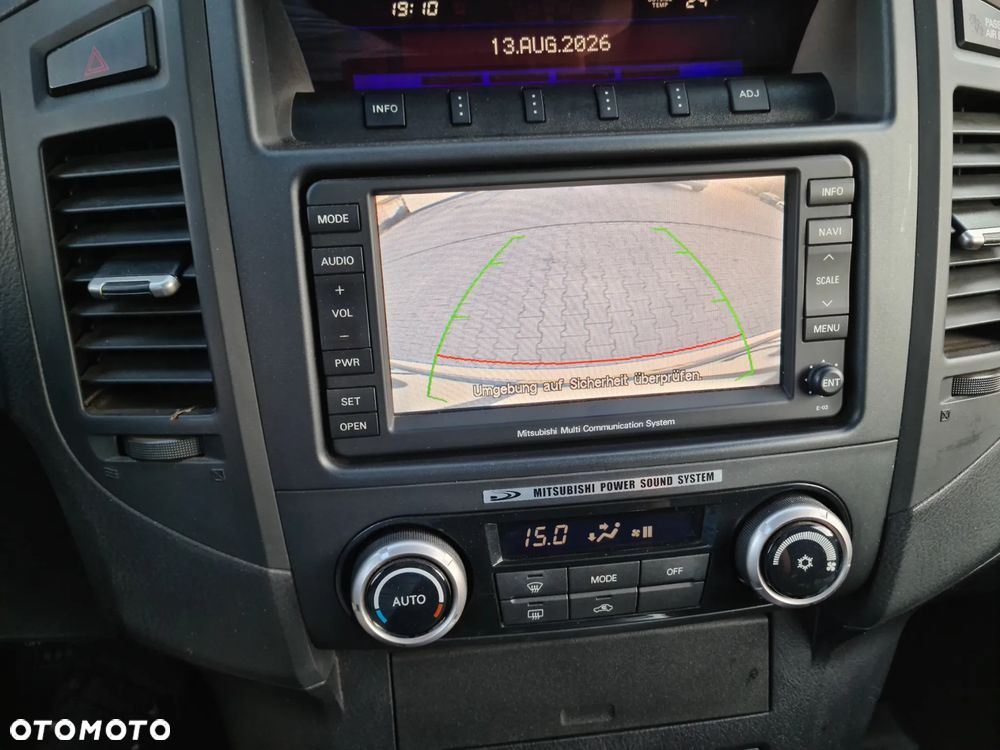 Mitsubishi Pajero - 25