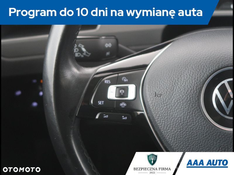 Volkswagen Touran - 19