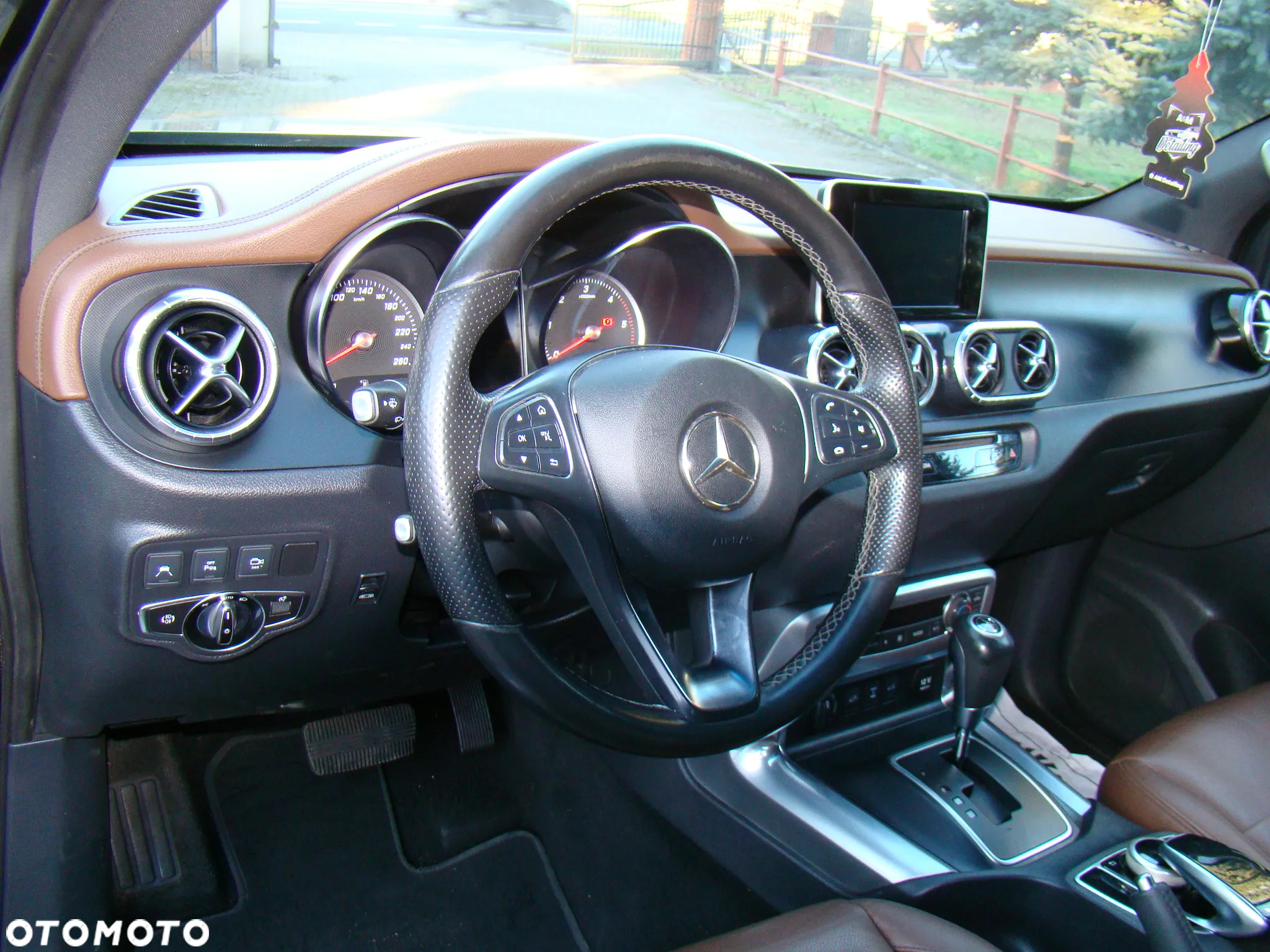 Mercedes-Benz Klasa X - 16