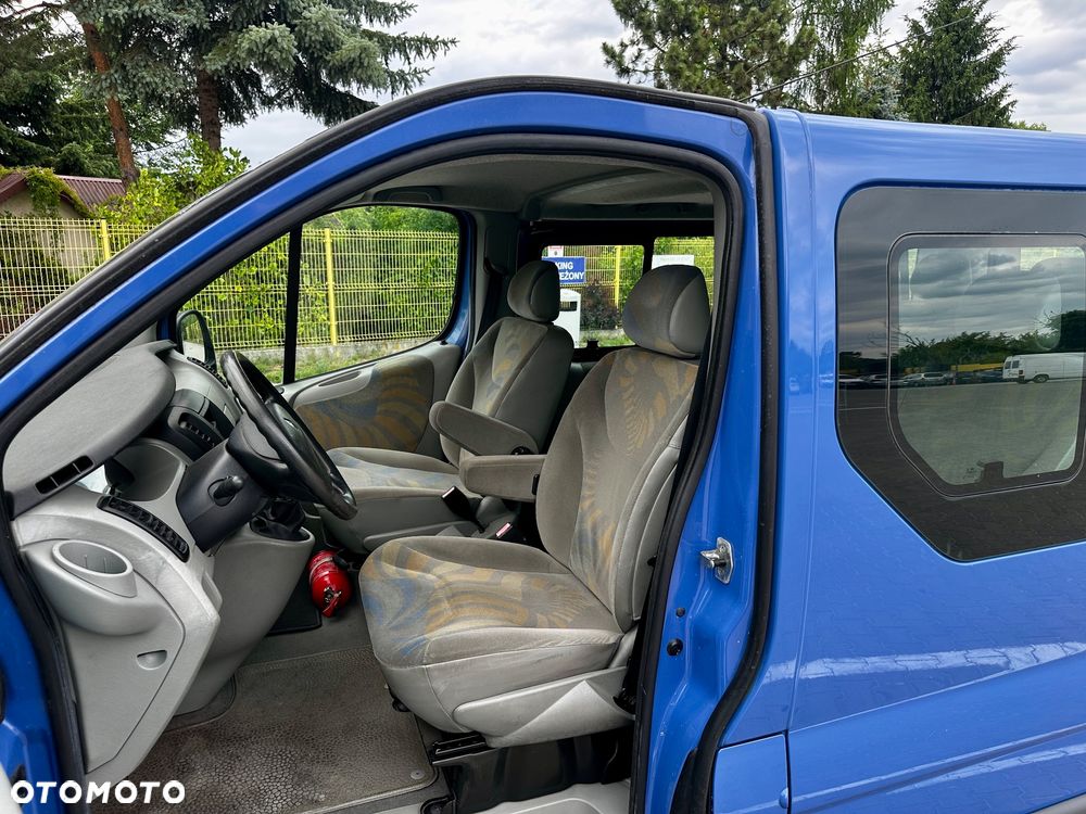 Renault Trafic Passenger - 15