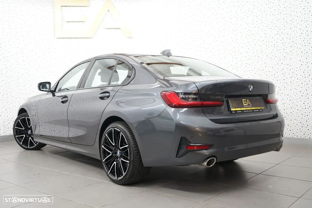 BMW 330 - 4