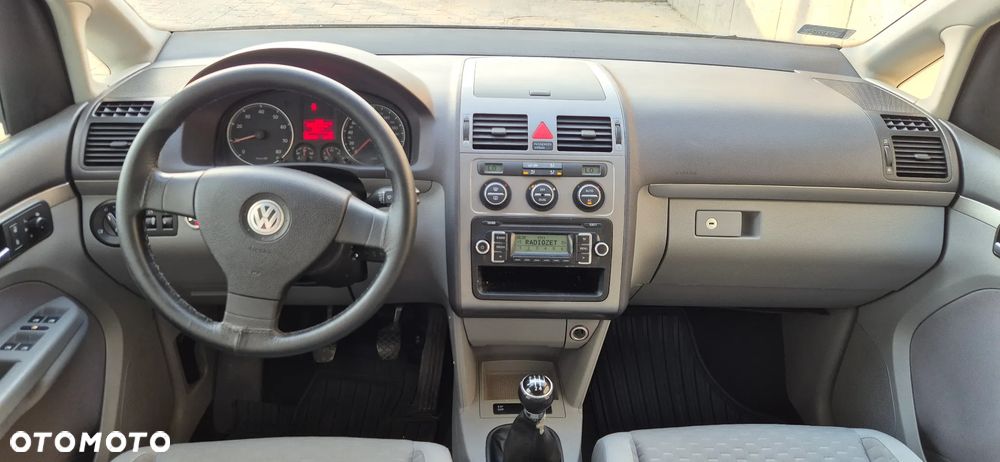 Volkswagen Touran - 10