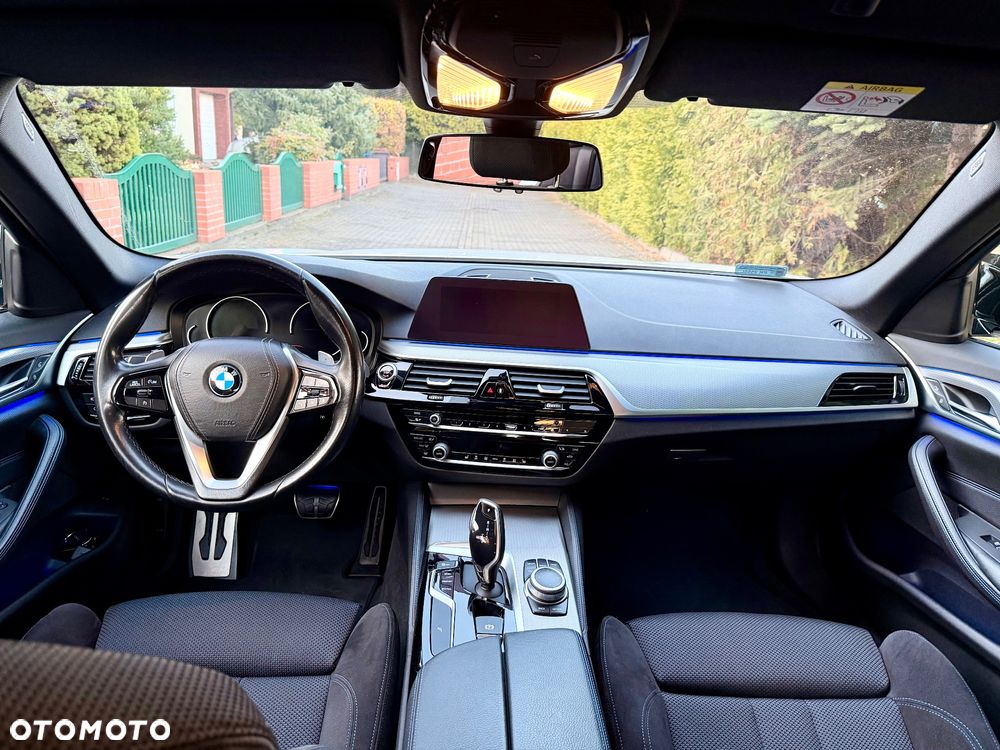 BMW Seria 5 518d M Sport - 9
