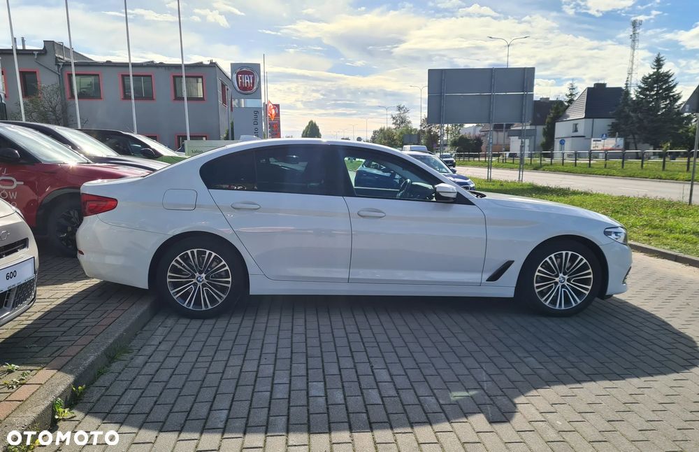BMW Seria 5 520i Sport Line sport - 4