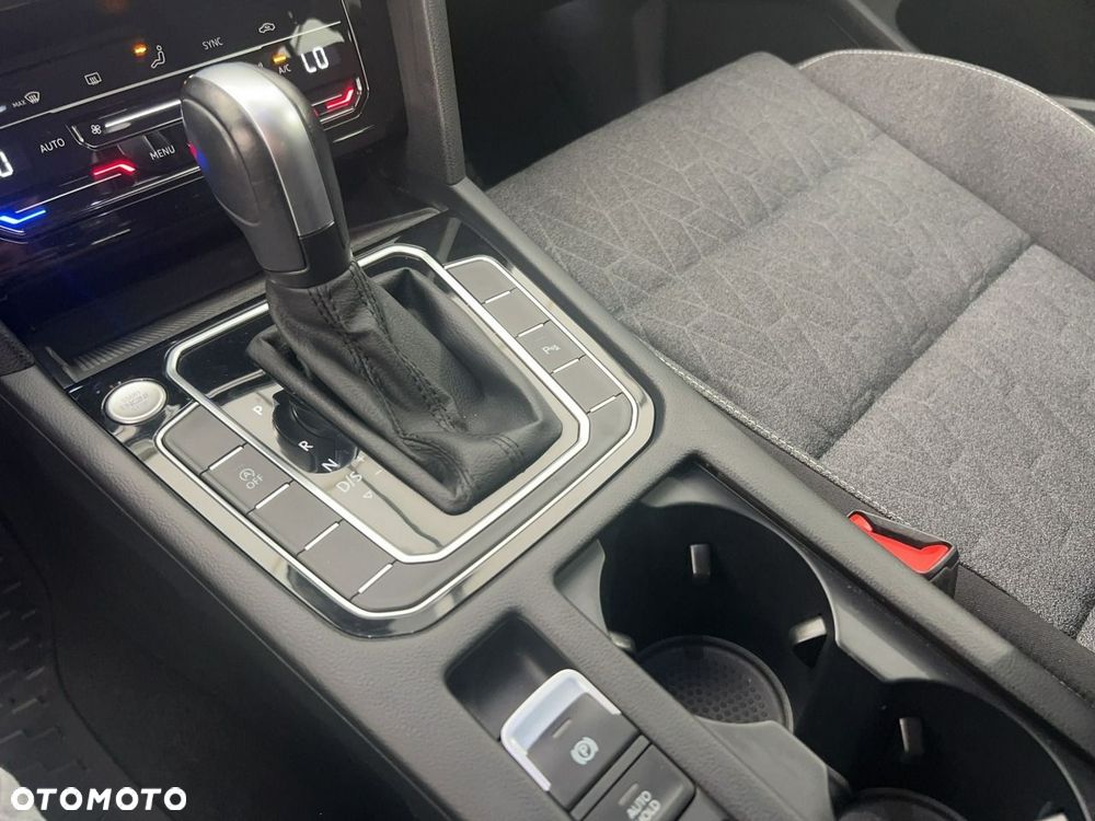 Volkswagen Passat - 18