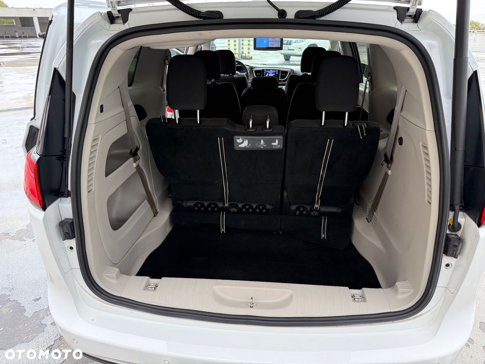Chrysler Pacifica - 15