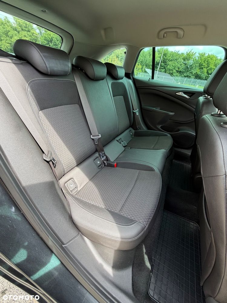 Opel Astra 1.6 CDTI Dynamic S&S - 18