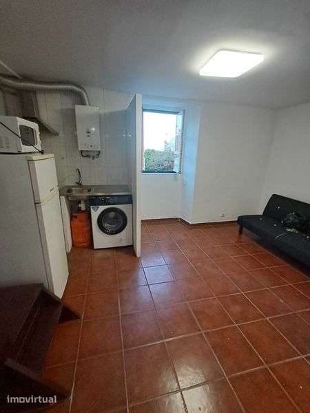 T-3 mobilado+equipado com pátio. Centro Lisboa. Só renda+ caução. - Grande imagem: 2/12