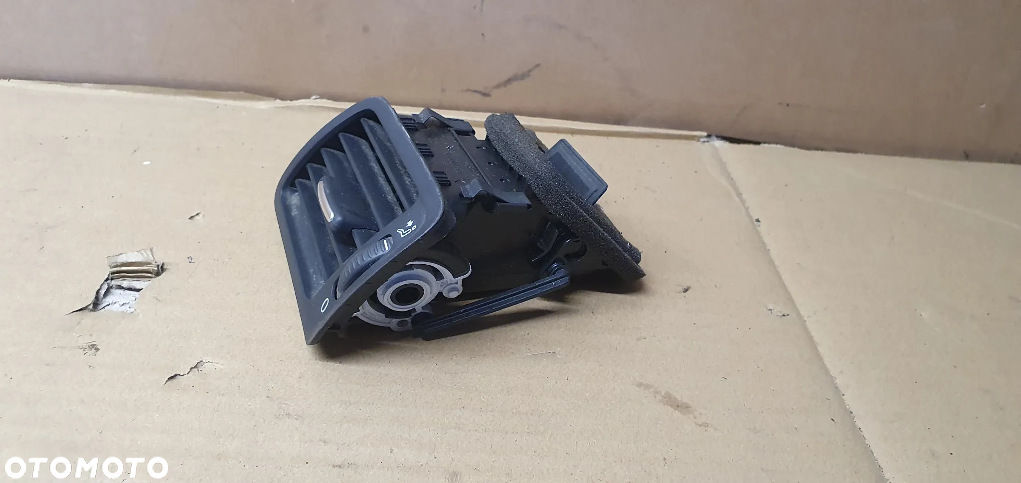 Kratka nawiewu powietrza lewa VW Passat B6 3C1819701F - 3