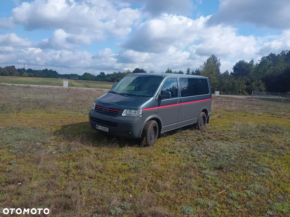 Volkswagen Caravelle - 1