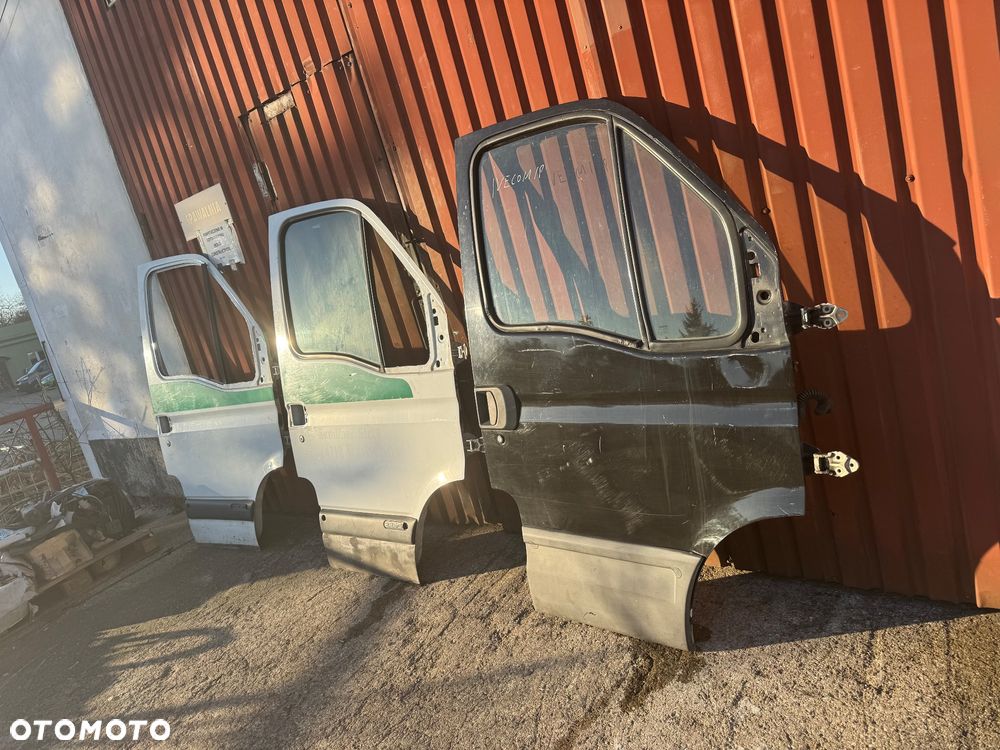 Renault master 2 drzwi prawe lewe przednie tylne tył przesuwne skrzydła z szybą Iveco daily białe brązowe - 12