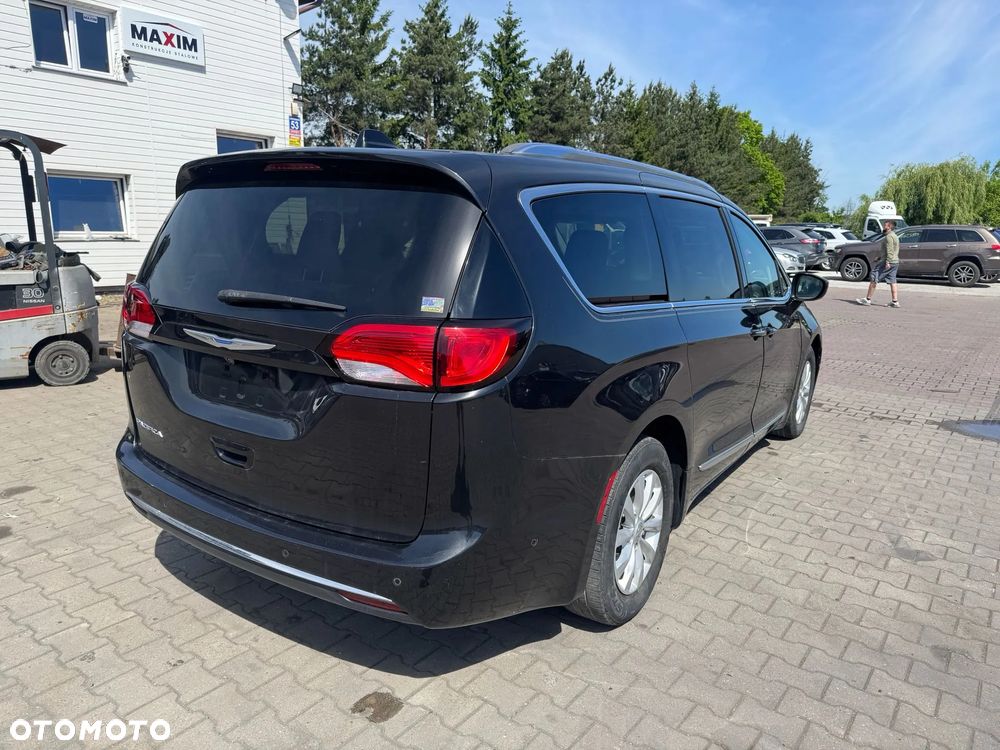 Chrysler Pacifica - 7