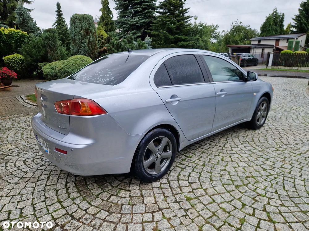 Mitsubishi Lancer 1.5 Invite - 6