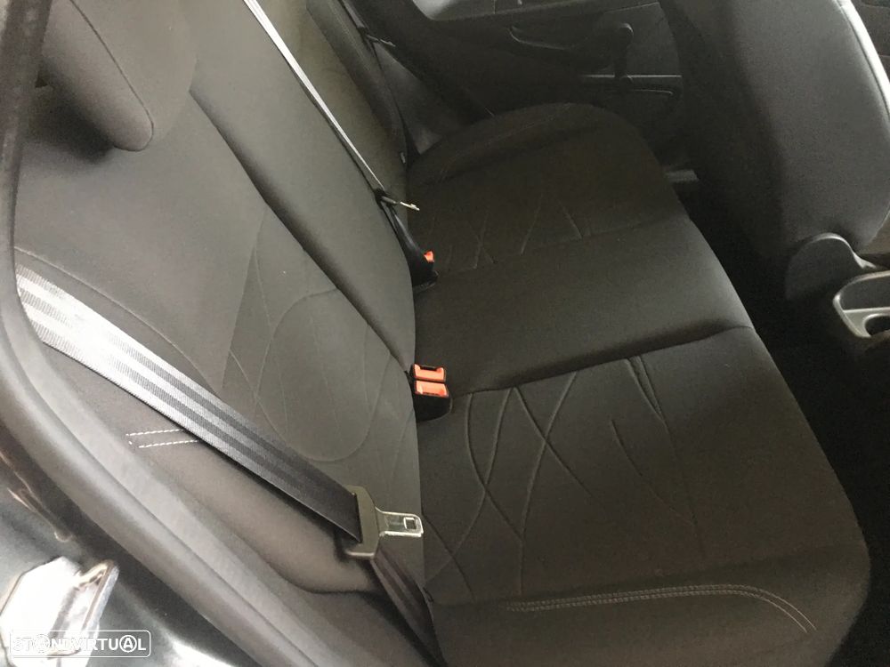 Ford Fiesta 1.0 Celebration - 13