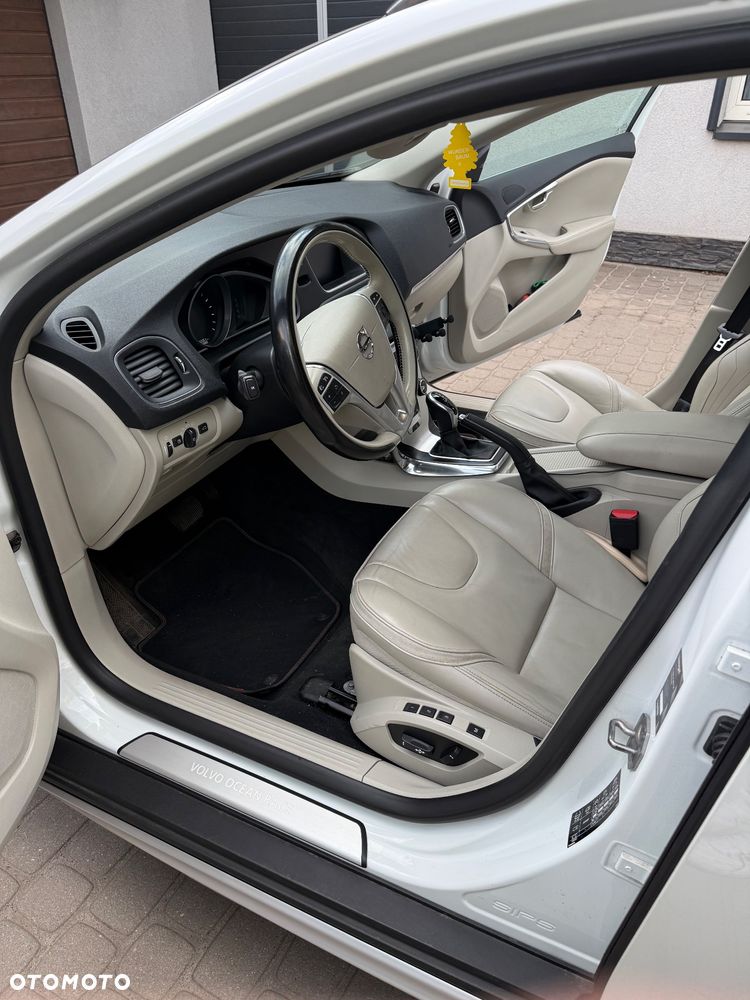 Volvo V40 Cross Country T4 Drive-E Ocean Race - 13