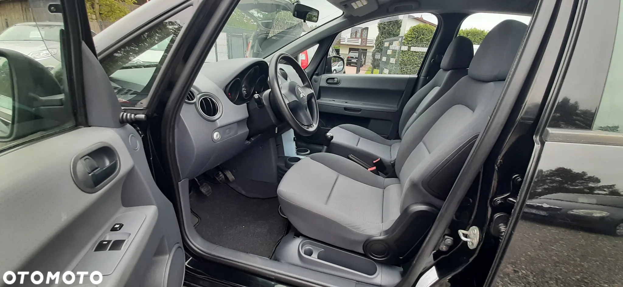 Mitsubishi Colt - 36