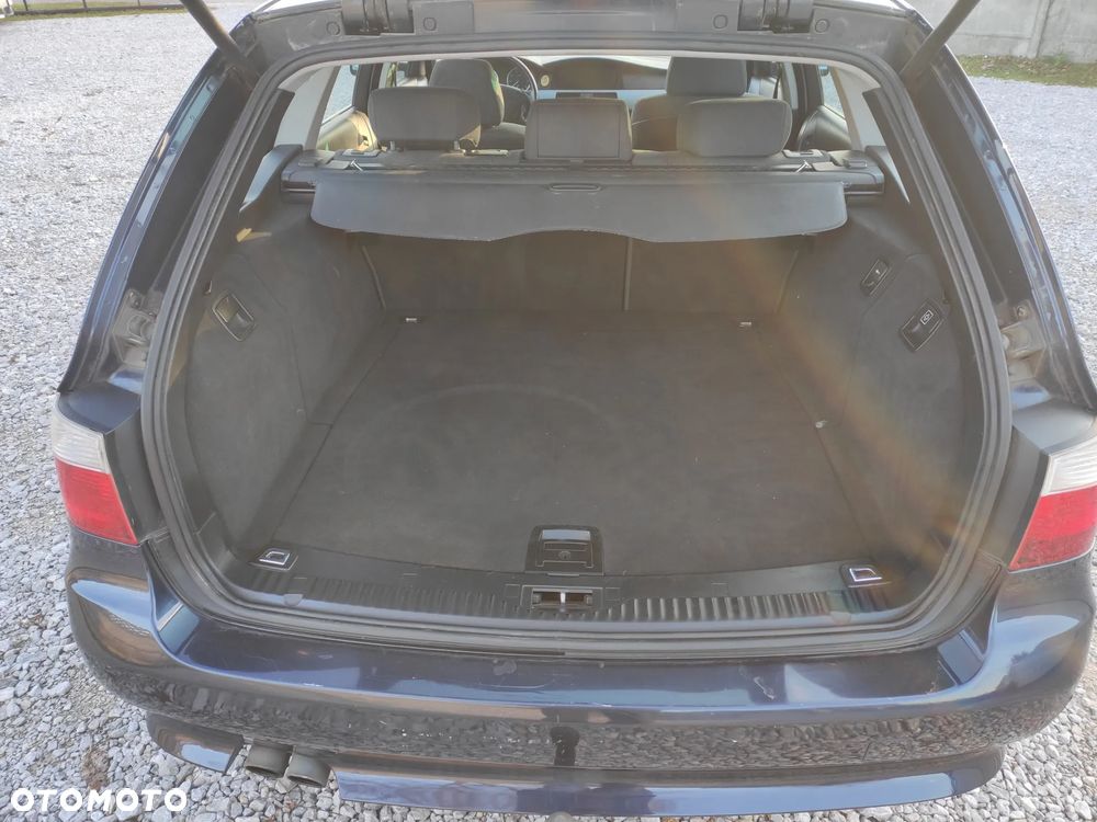 BMW Seria 5 525i Touring - 11