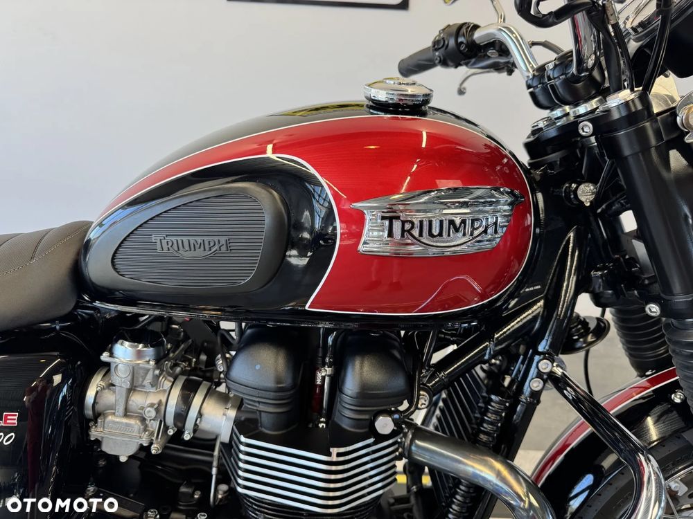 Triumph Bonneville - 12