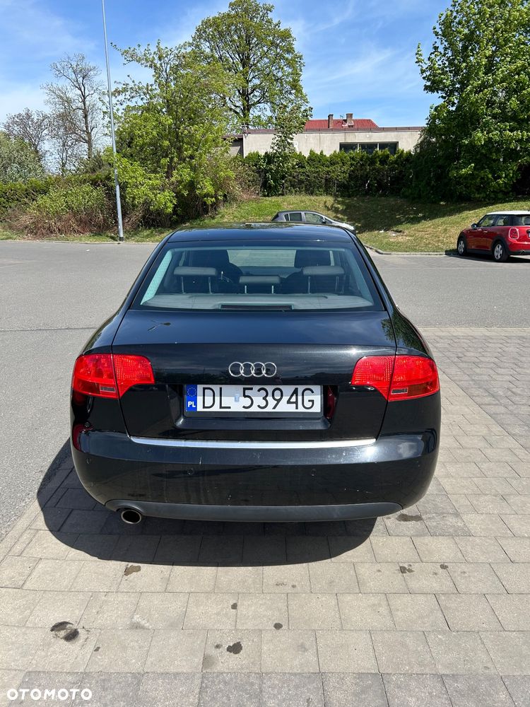 Audi A4 Limousine - 3