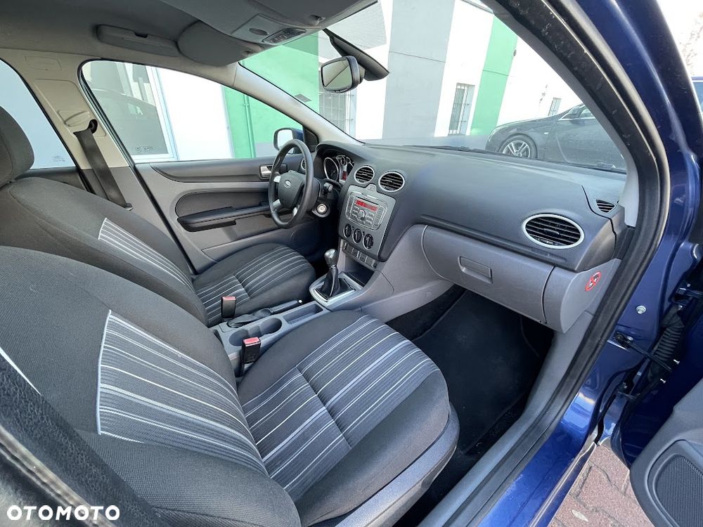 Ford Focus 1.6 16V Style+ - 10