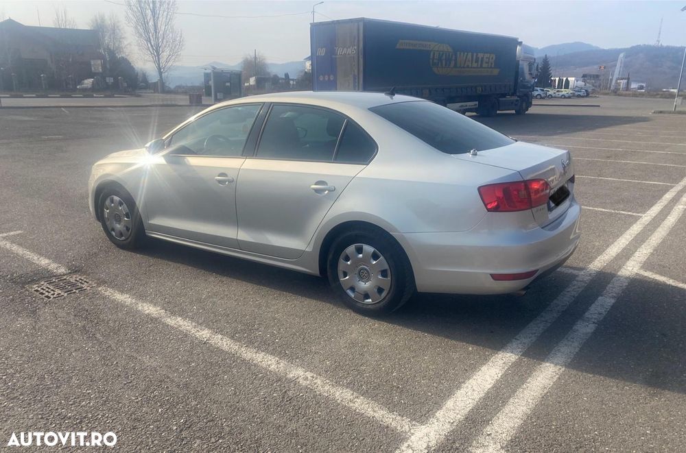 Volkswagen Jetta - 7