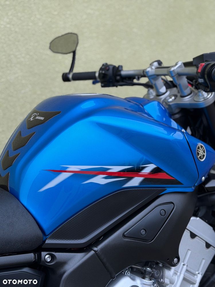 Yamaha FZ - 16