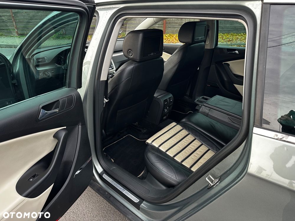 Volkswagen Passat Variant 3.2 V6 FSI 4Mot Highline DSG - 27