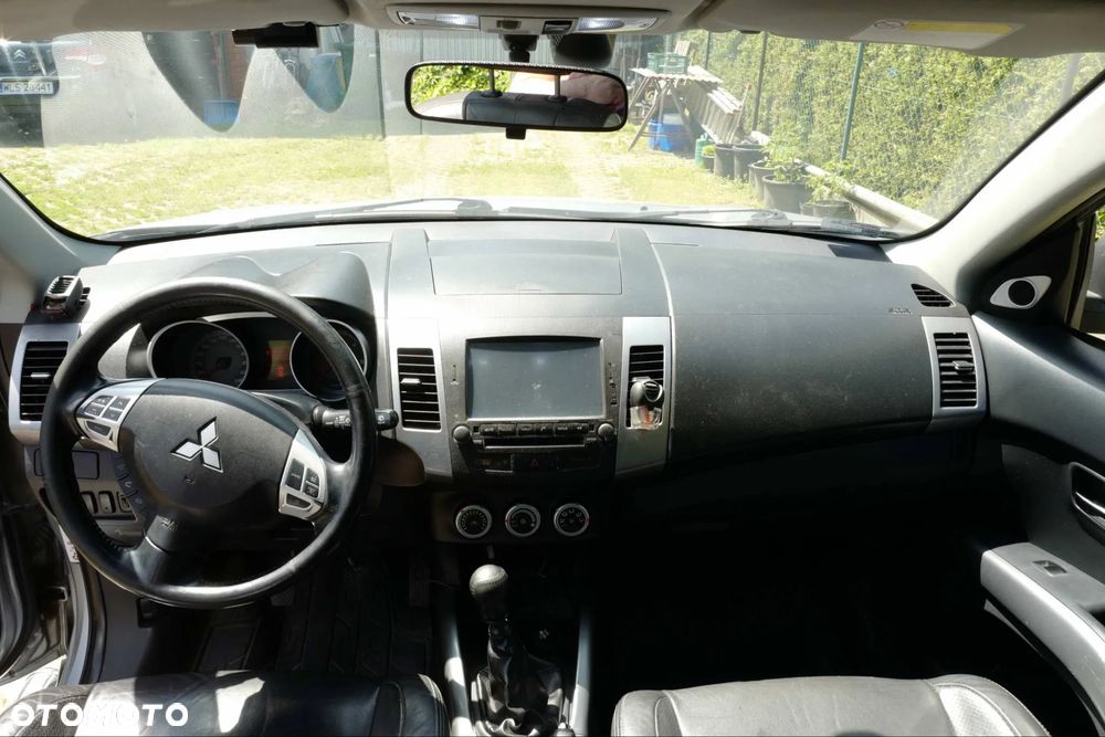 Mitsubishi Outlander - 7