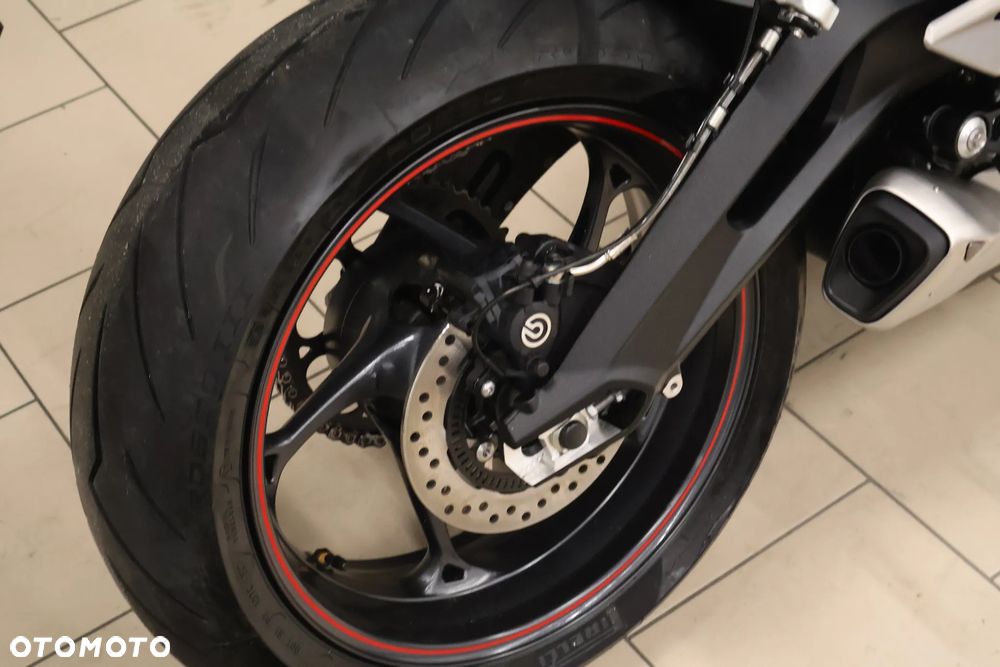 Triumph Street Triple - 15