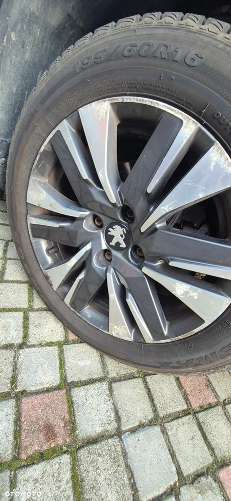 Peugeot 2008 1.2 Pure Tech GPF Style S&S - 18