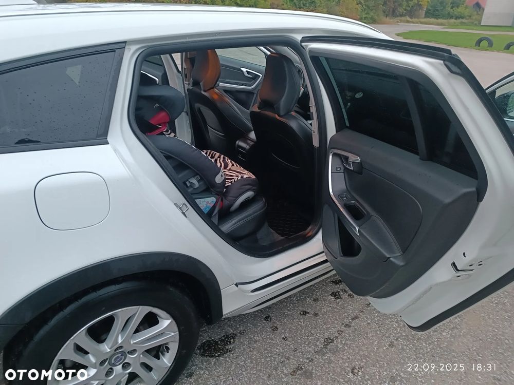 Volvo V60 Cross Country - 17