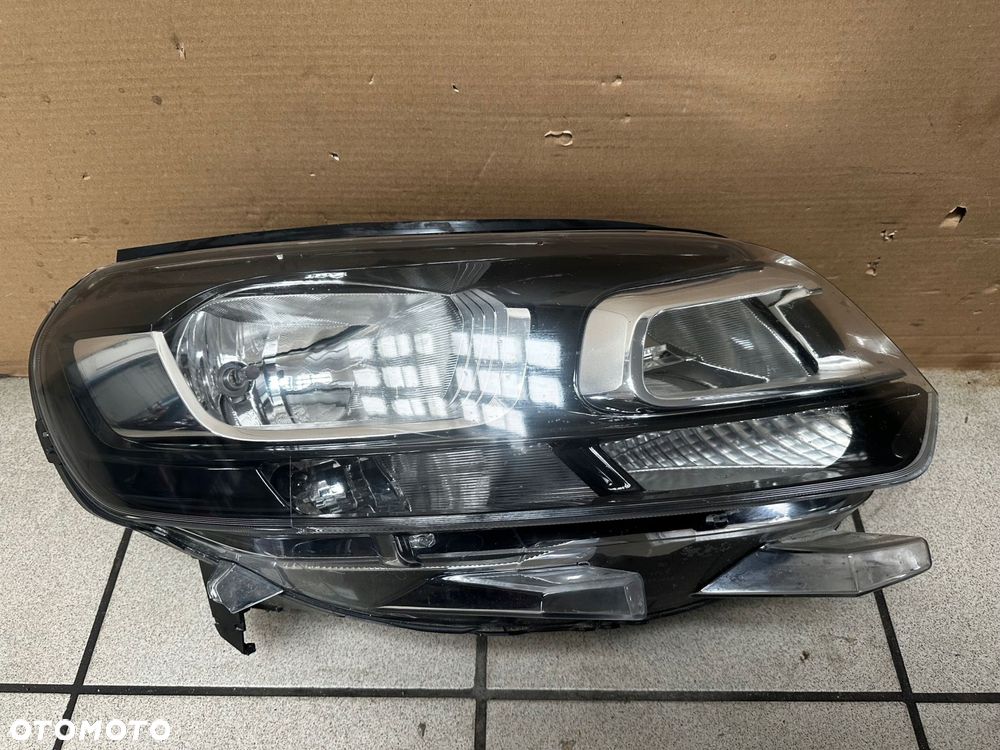 citroen jumpy iii 3 2016-23 rok vivaro 2019-23 rok 9808567680 lampa prawa - 1