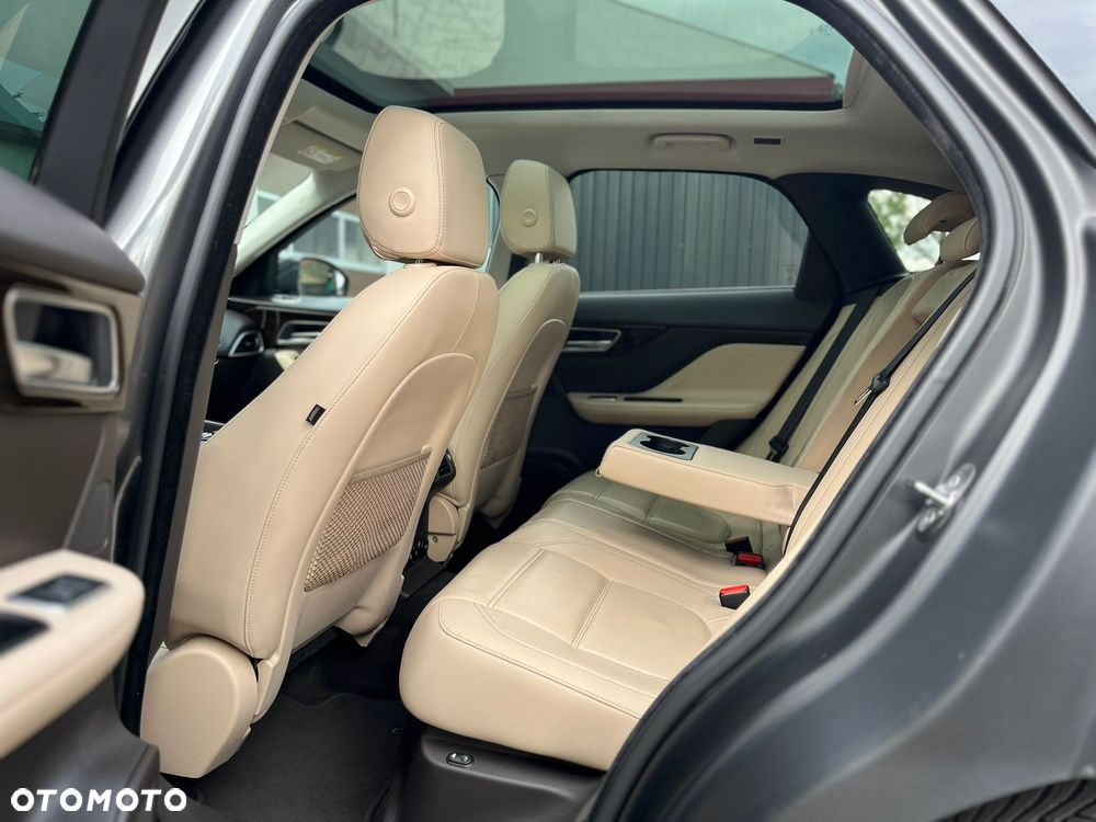 Jaguar F-Pace 2.0 i4D AWD Prestige - 32