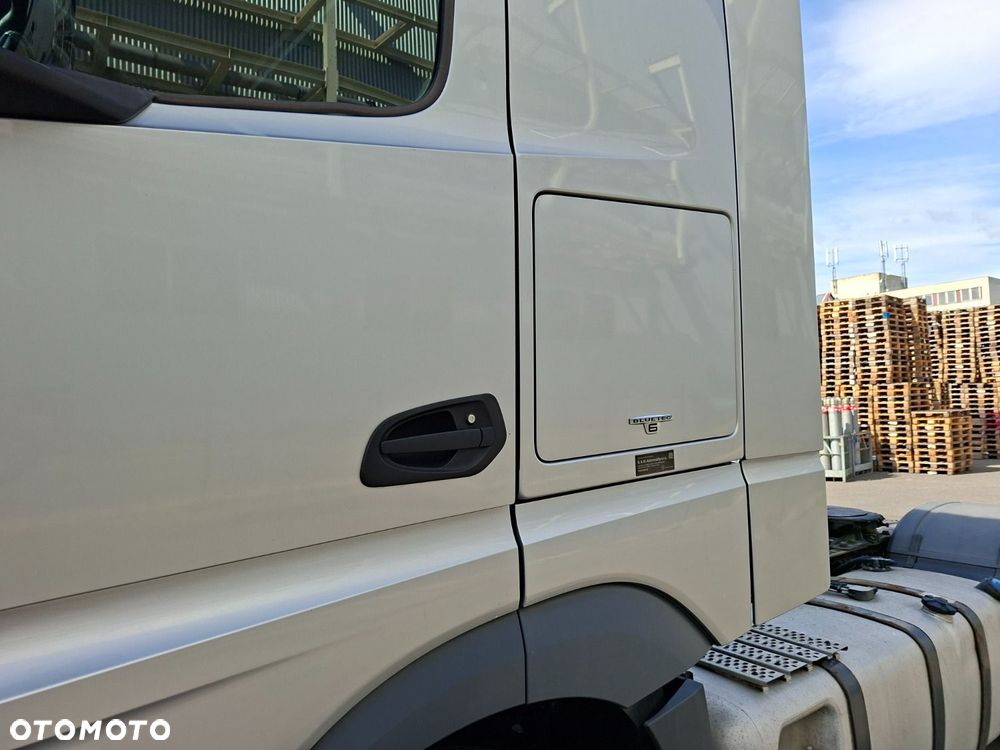 Versalift Actros 1845 - 36